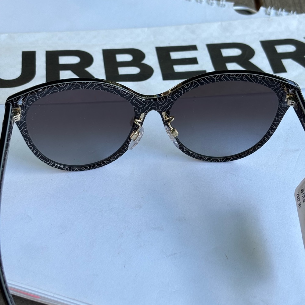 New Burberry Betty B4365-F 3977/8G Black Cat-Eye Sunglasses - Picture 9 of 16
